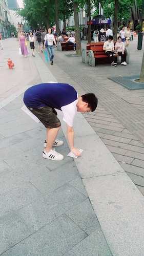 七月十三日 生命与环境科学学院西湖垃圾猎人小分队 西湖捡垃圾