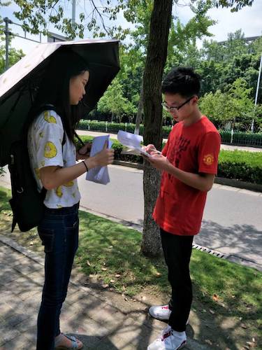 七月二十号  生命与环境科学学院 西湖垃圾猎人小分队钱塘江问卷调查