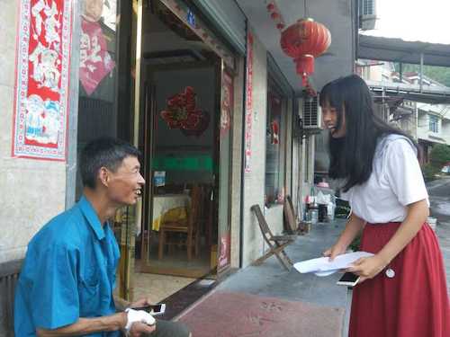 七月十八号  国产a片
赴大明山触摸自然小分队  对大明山住民进行采访 (2)