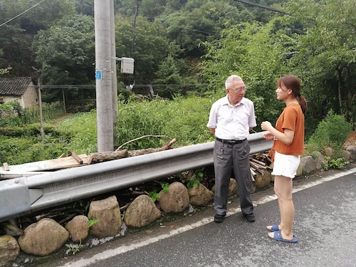 七月二十号  国产a片
赴大明山触摸自然小分队  对大明山住民进行采访8