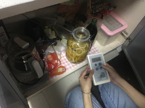 在居民家中检测空气质量