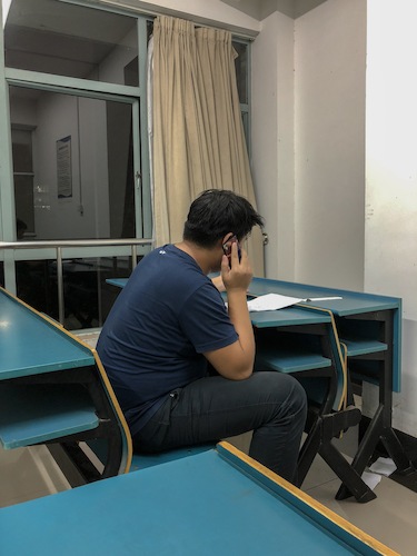 七月二十七日 生命与环境科学学院 寻访校友社会实践小分队 正在通话采访中