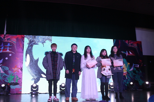 冠亚季军与评委合照