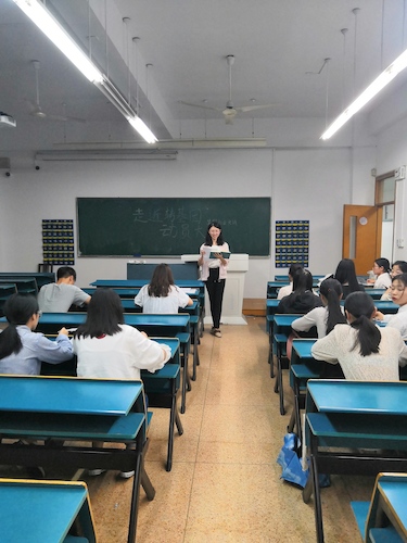 七月一日 生命与环境科学学院 “走进转基因”社会实践小分队 动员大会全体认真听讲