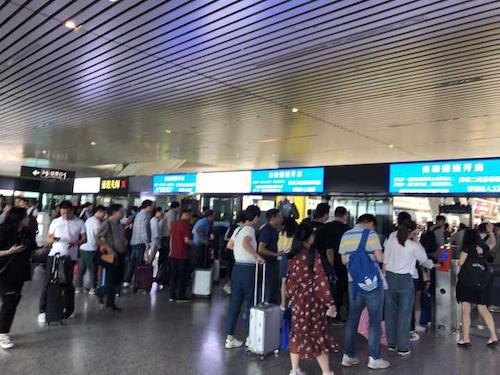 七月五日 生命与环境科学学院学院 杭州交通状况调研分队 乘客排队情况