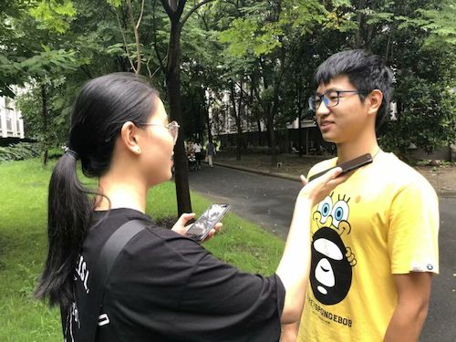 七月九日 生命与环境科学学院“垃圾分类推进方案”调查小分队 在采访路人