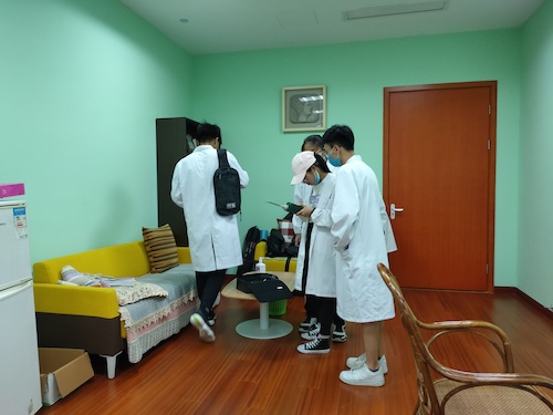 7月6日 生命与环境科学学院 绿之翼测甲醛社会实践小分队 正在测甲醛