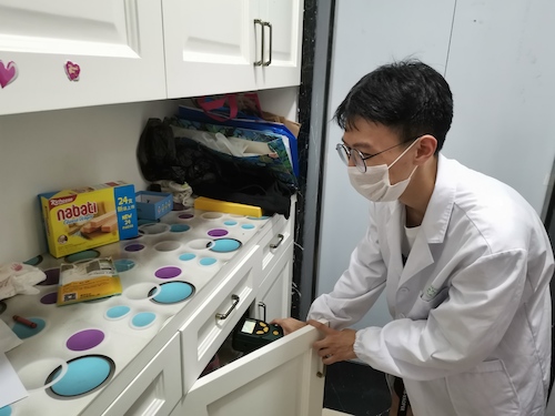 7月10日 生命与环境科学学院 绿之翼测甲醛小分队  正在测甲醛2