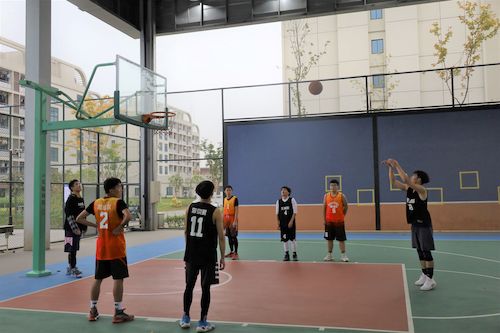 “生生律动”法学院与国产a片
篮球联赛赛场上的运动员