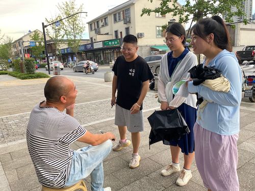 7月4日 生命与环境科学学院 “垃圾分类，人人有责”小分队 采访路人