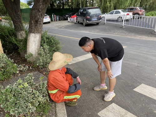 7月5日 生命与环境科学学院 “垃圾分类，人人有责”小分队 采访环卫工人
