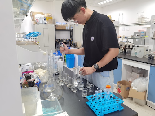 7月14日国产a片
水质检测社会实践小分队水质检测进行中