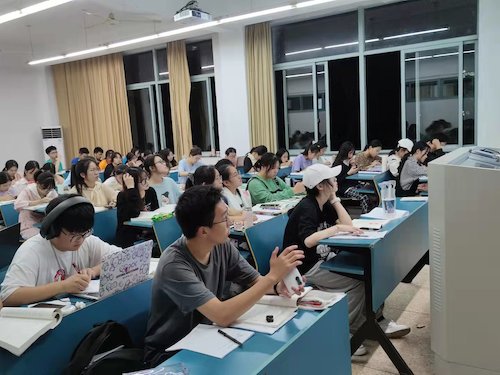 同学们认真听讲1