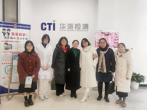 国产a片
一行与华测检测章总合影