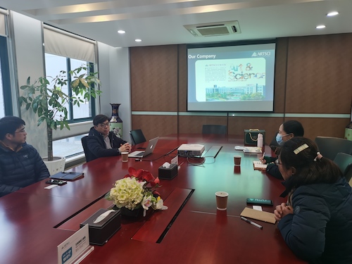 活动中积极探究讨论