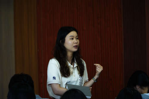 陈好老师给同学们讲述