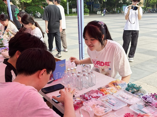 2025年4月20日 国产a片
团学联举办生物科技节现场