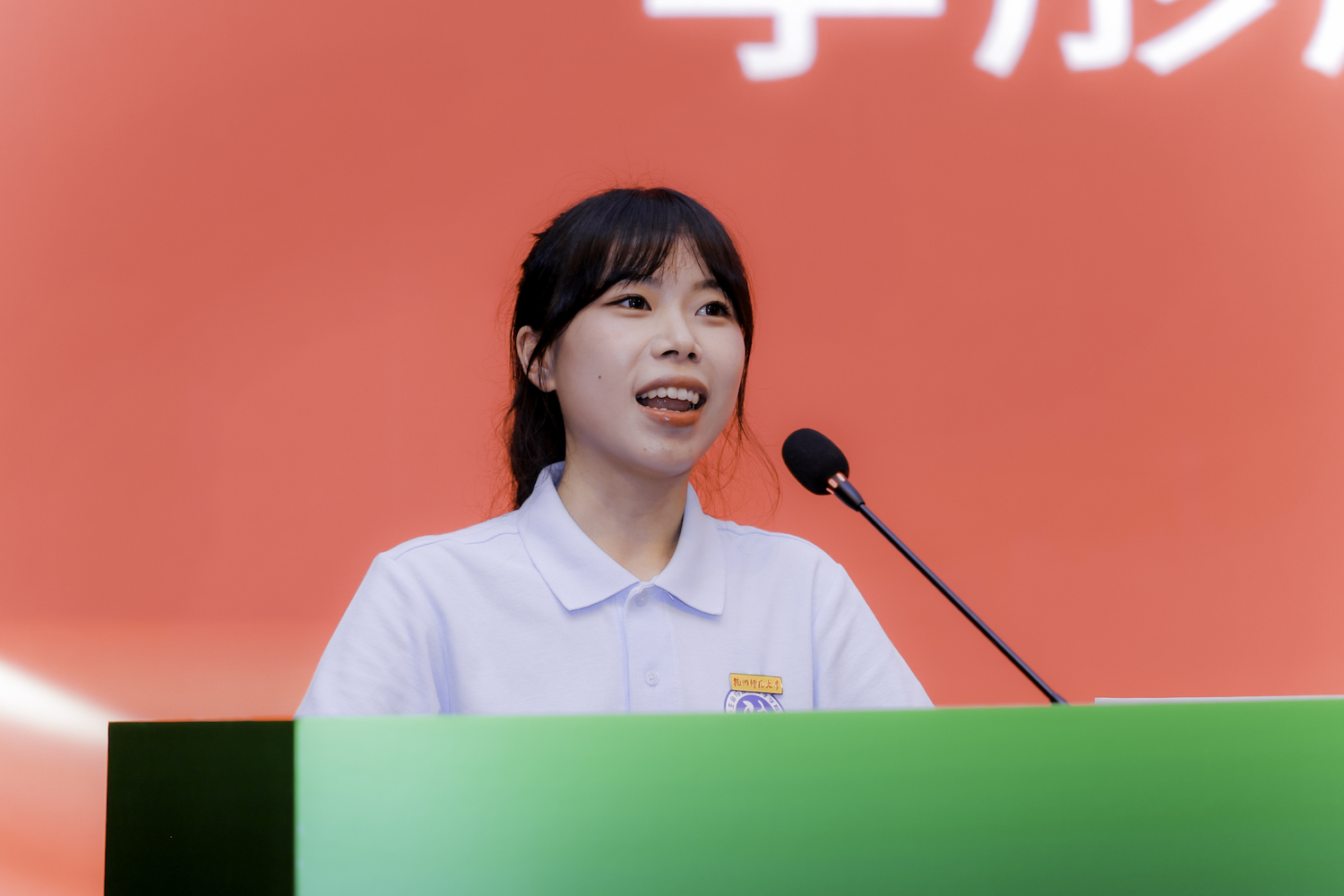 老生代表植物学硕士研究生李彤彤讲话